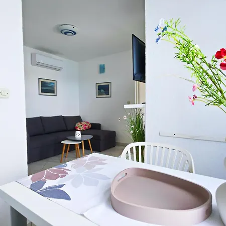 Beachfront Apartment - Janice Beach Pakostane Exterior photo