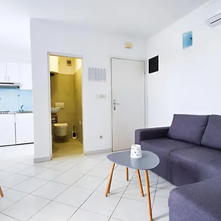 Beachfront Apartment - Janice Beach Pakostane Exterior photo