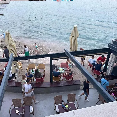 Beachfront Apartment - Janice Beach Pakostane Exterior photo